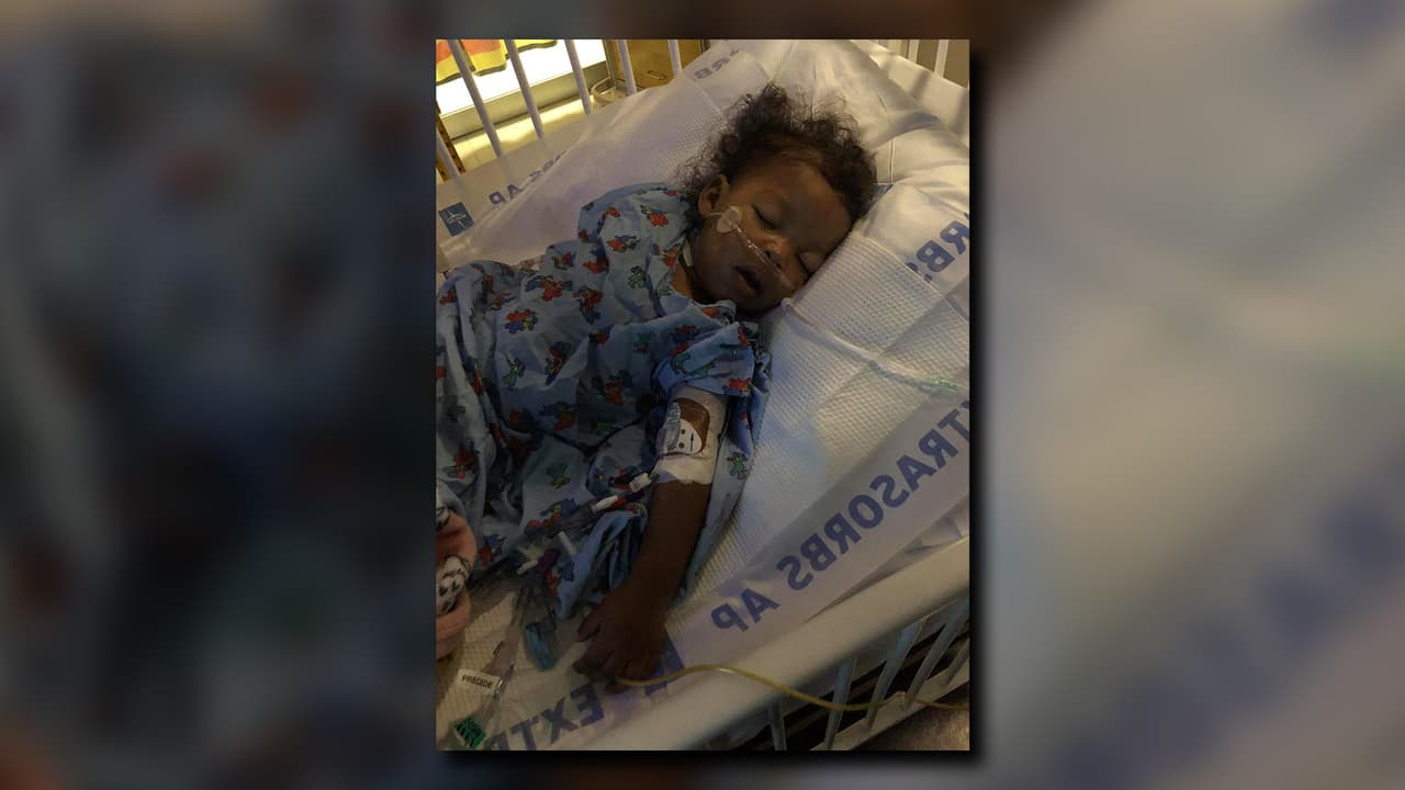 Las pilas liberaron ácido, causando un daño significativo al esófago de Salmina.