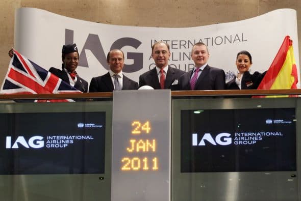INTERNATIONAL AIRLINES GROUP (IAG)- Esta sociedad resultante de la fusión de Iberia y British Airways, obtuvo en su primer año de existencia un beneficio de $757 millones. Los ingresos, por área de venta, correspondieron mayoritariamente al Reino Unido 5,124 millones de euros (poco más de $6,835 millones); a Estados Unidos, 2,247 millones (cerca de $2,998 millones), y a España, 2,168 millones (alrededor de $2,892 millones).