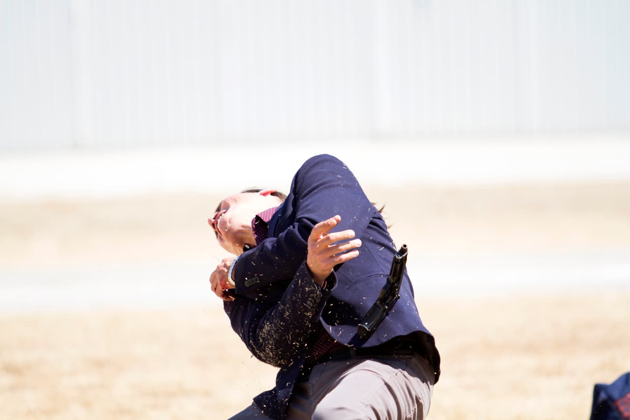 El coronel Santamaría logró herir al chofer y estaba a un paso de atrapar a la piloto.