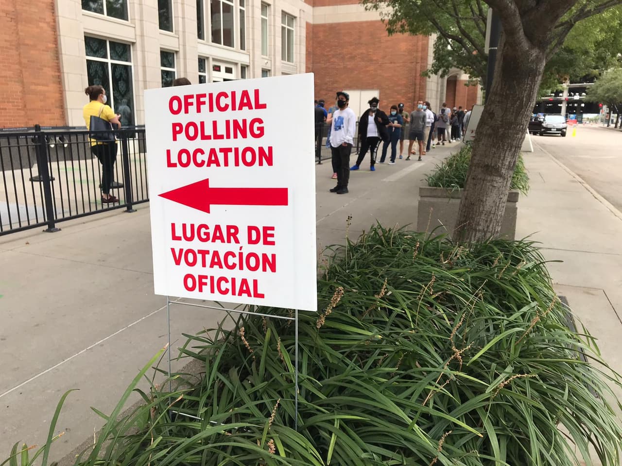 Además de un documento de identidad para presentar, cada elector debe portar un tapabocas y guardar la distancia social respectiva.
<br>