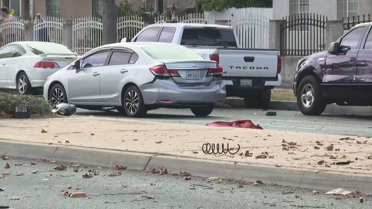 El accidente ocurrió alrededor de las 12:52 a.m. cerca de la intersección de Rosecrans Avenue y Longworth Avenue.