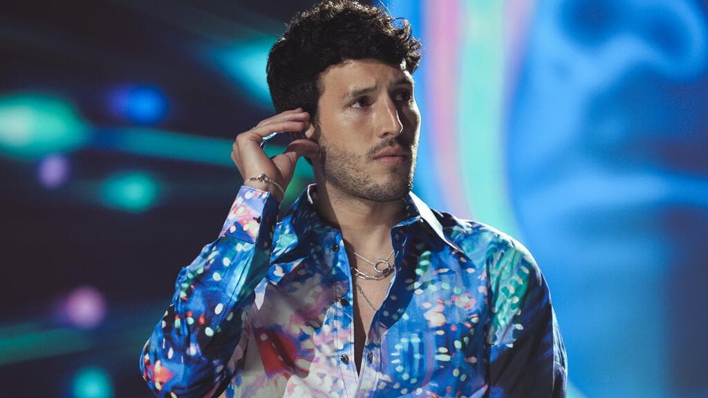 Sebastián Yatra también es parte de las nuevas ternas. El cantante así ensayó para su actuación de esta noche.