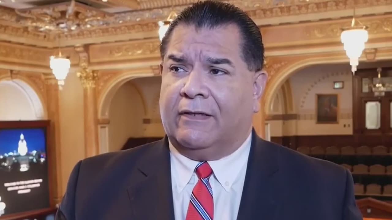 El senador Martin Sandoval renuncia como presidente del Comité de Transporte