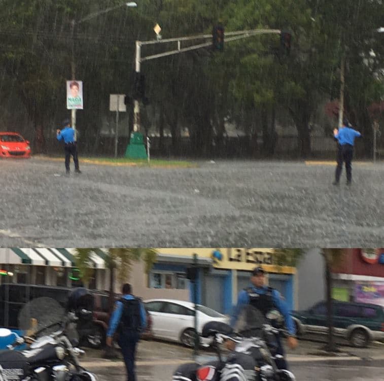 A lo largo y ancho de Puerto Rico se comparten imágenes de las personas felicitando a la Policía y brindándoles agua y otros suministros en agradecimiento a la gran labor que han realizado.