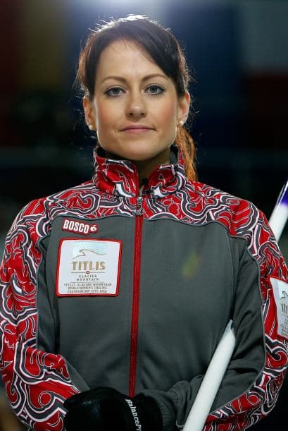 Ella encanta tanto dentro como fuera de la cancha.