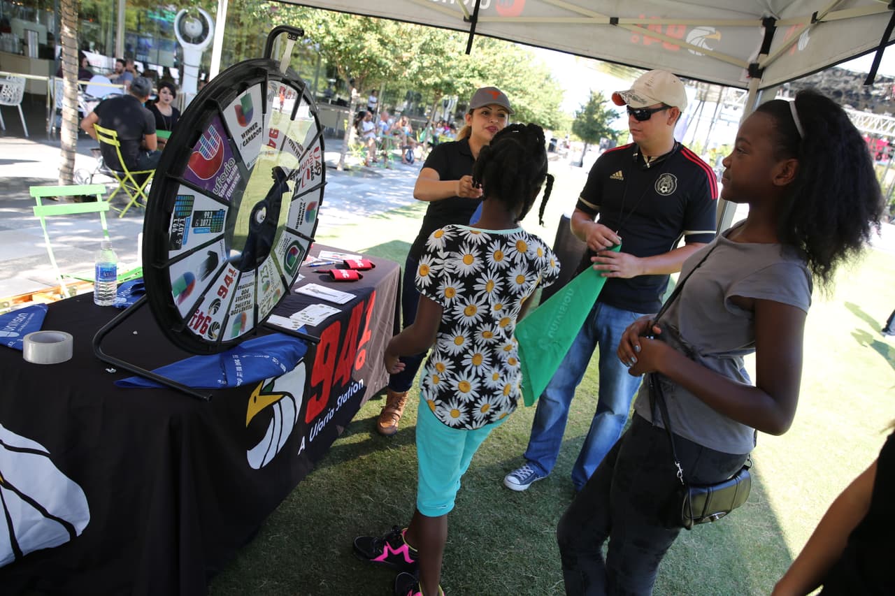 Miles disfrutaron al aire libre del partido México vs Estados Unidos