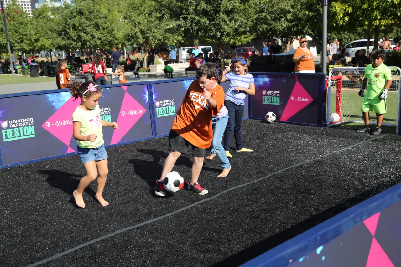 Miles disfrutaron al aire libre del partido México vs Estados Unidos