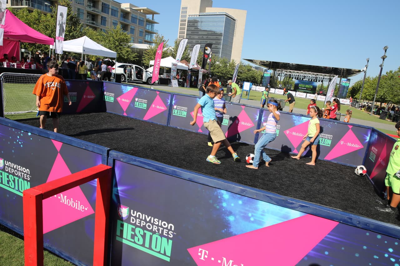 Miles disfrutaron al aire libre del partido México vs Estados Unidos