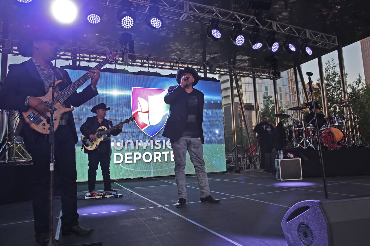 Miles disfrutaron al aire libre del partido México vs Estados Unidos
