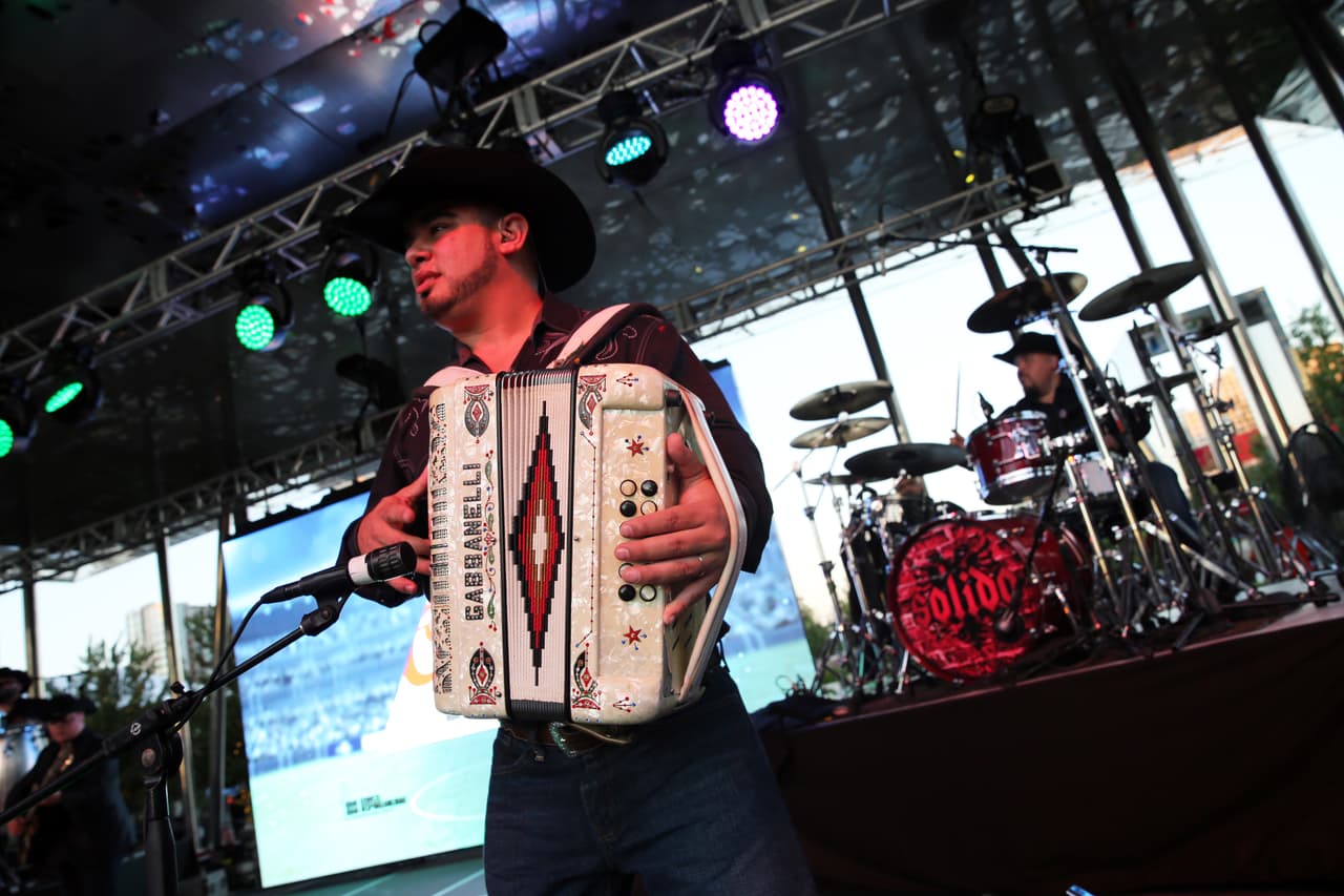 Miles disfrutaron al aire libre del partido México vs Estados Unidos