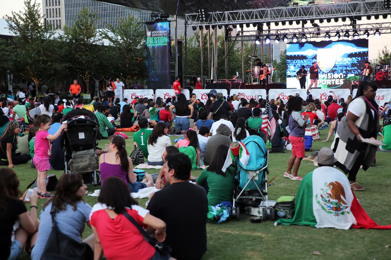 Miles disfrutaron al aire libre del partido México vs Estados Unidos