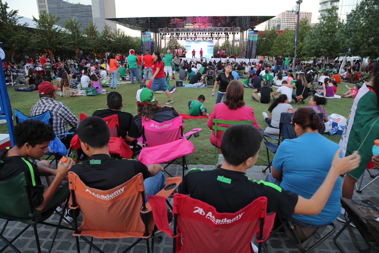 Miles disfrutaron al aire libre del partido México vs Estados Unidos