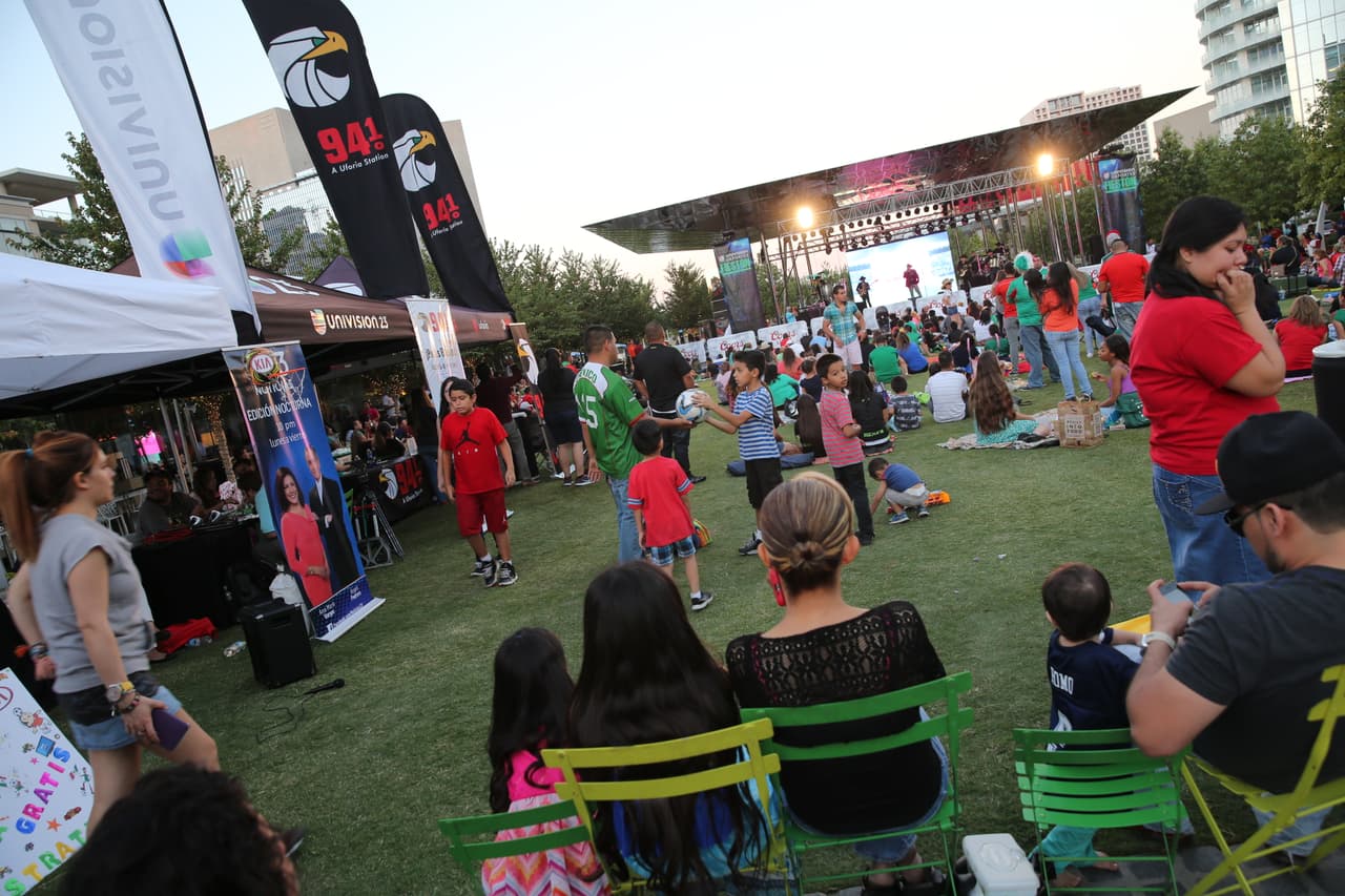 Miles disfrutaron al aire libre del partido México vs Estados Unidos