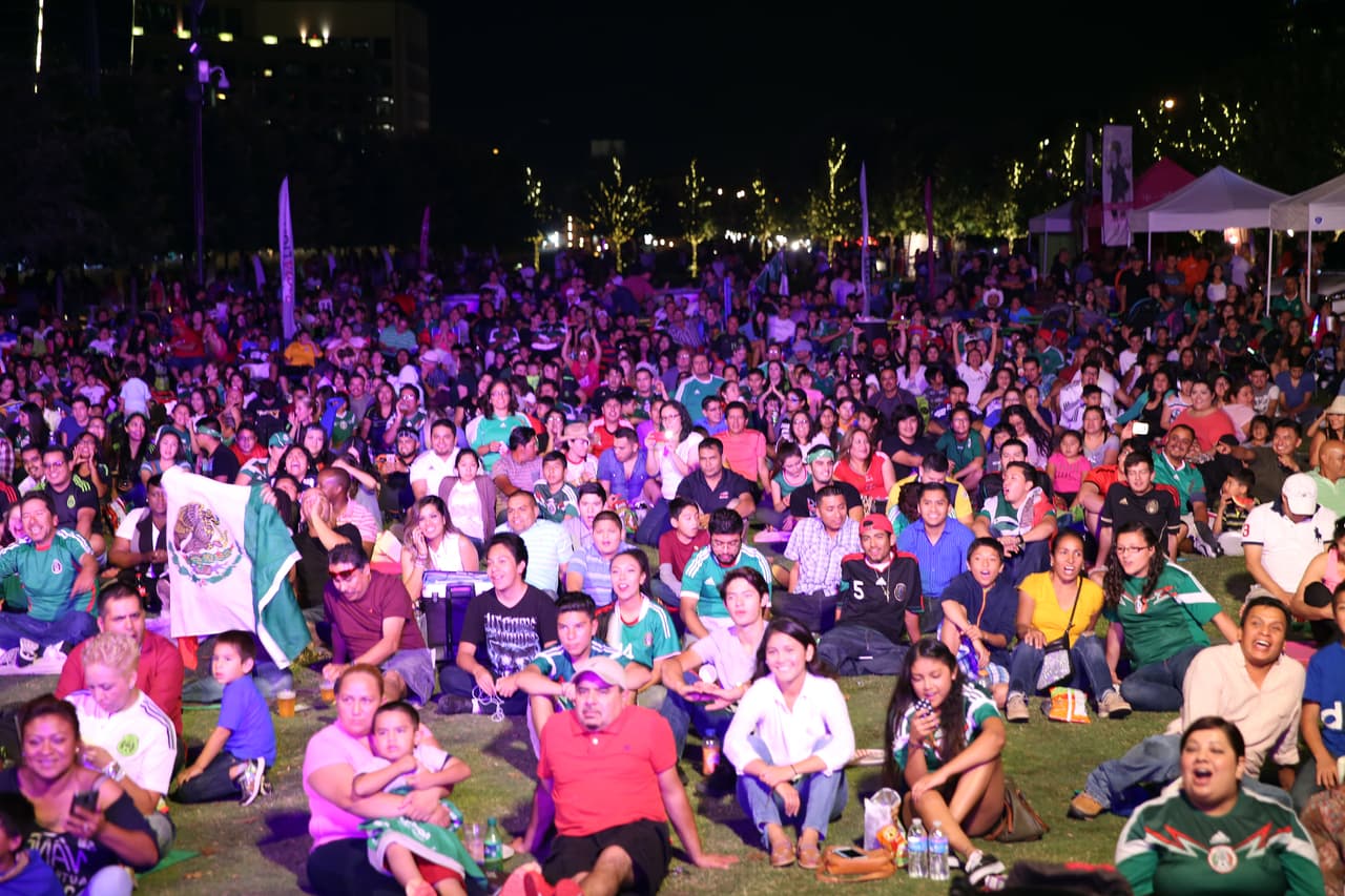 Miles disfrutaron al aire libre del partido México vs Estados Unidos