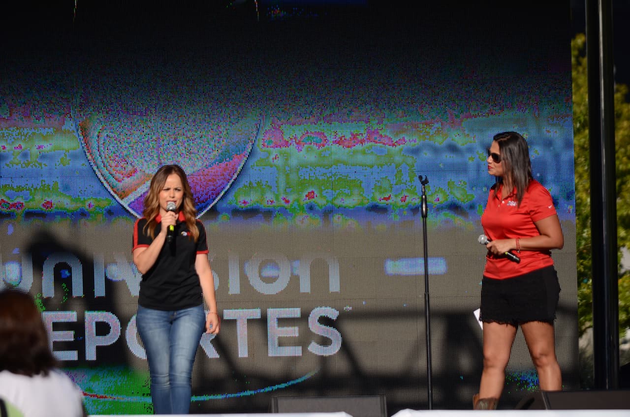Miles disfrutaron al aire libre del partido México vs Estados Unidos