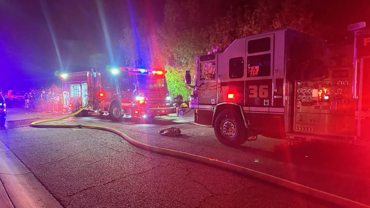 Unidades de respuesta a crisis y la Cruz Roja trabajan con los residentes desplazados para satisfacer sus necesidades. Se investiga la causa del incendio.