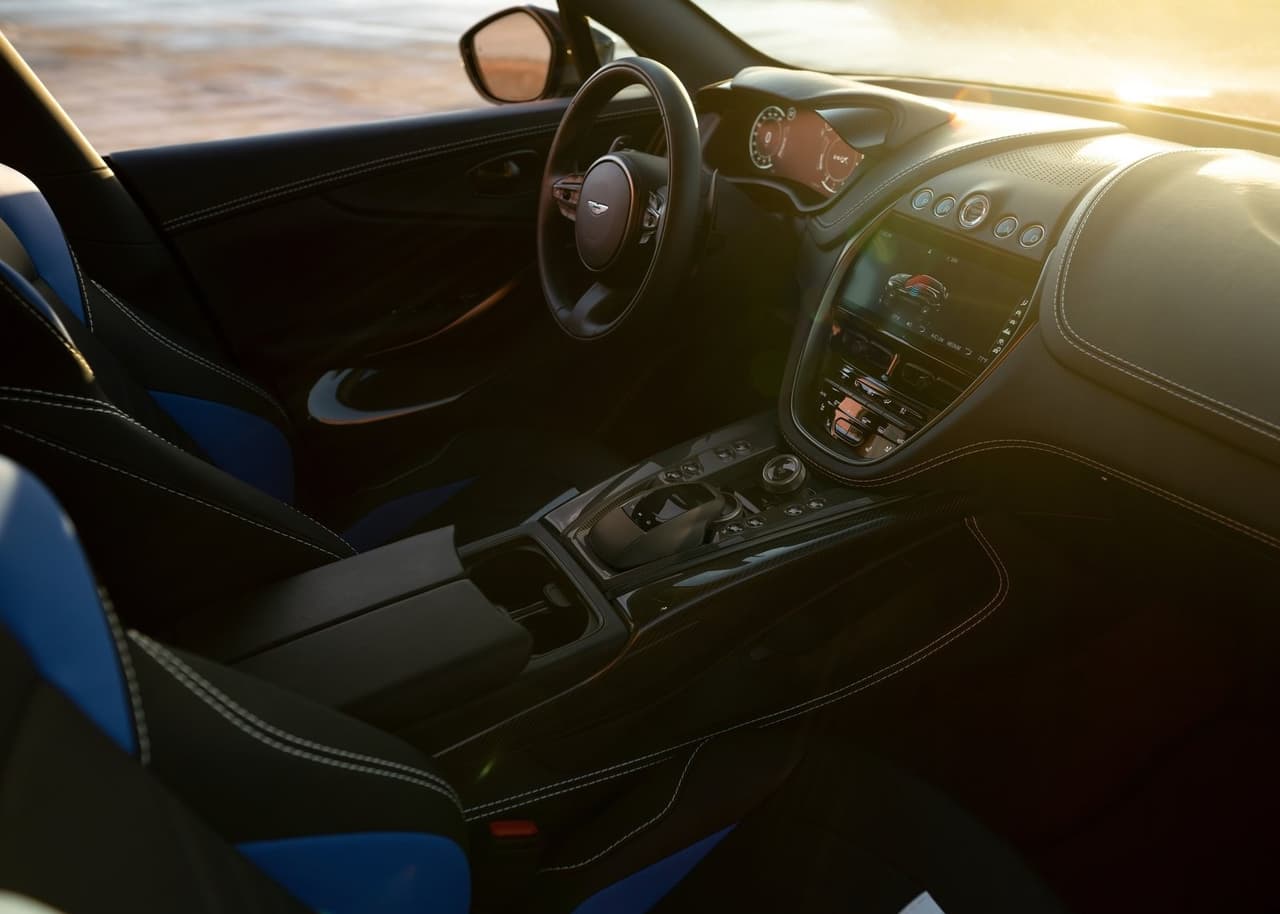 El precio inicial de la DBX707 es de 235,086 dólares. Su producción está programada para que inicie a finales del primer trimestre de 2022.