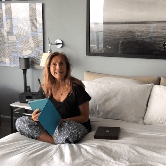 Este domingo Raúl de Molina compartió un inusual video en el que plasmó cómo despertó a su hija Mia, quien disfruta de sus últimos días de vacaciones antes de ingresar a la universidad. "Millie, ¿a qué hora se va a despertar Mia?", preguntó el conductor a su esposa.