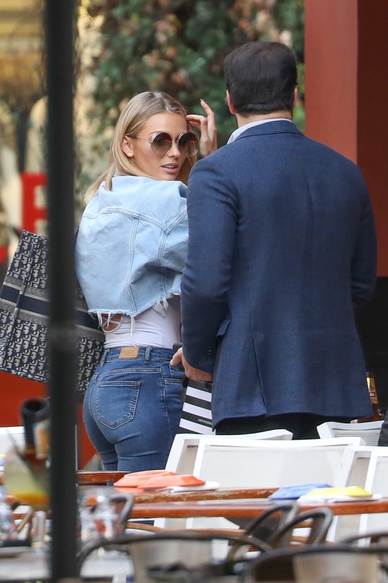 La actriz de origen ruso ha expresado su satisfacción con la serie que le permitió debutar a nivel mundial en Netflix, por lo que podría hacer los ajustes para formar parte de una tercera temporada. Además, su personaje, una especialista en ingeniería financiera como pocas, 
<b>es fundamental</b> para los negocios del protagonista Miguel Garza.