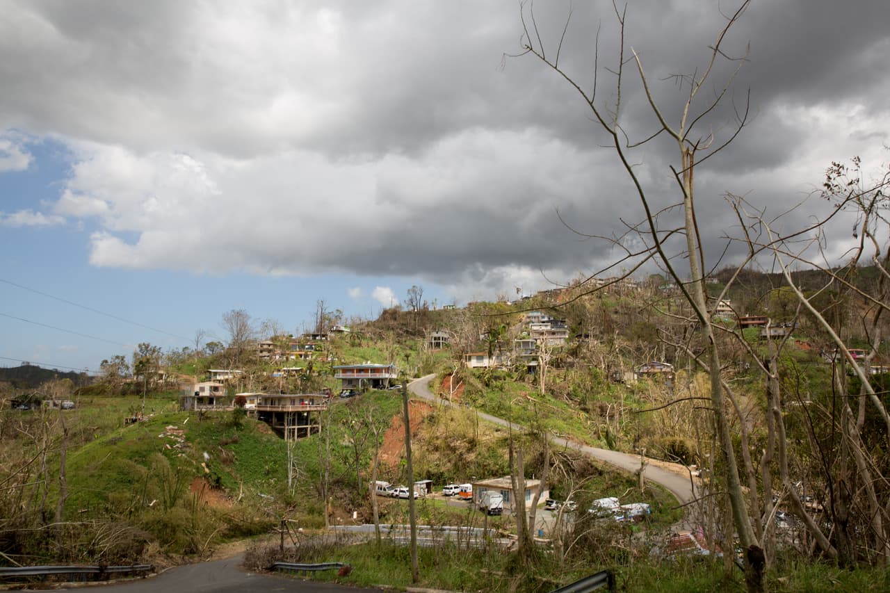 En los pueblos que Univision Noticias recorrió, aún se pueden ver casas derribadas. en los hospitales cuentan que muchas de las personas que llegaron a sus salas de emergencia, sufrieron traumas cuando intentaron proteger sus viviendas.