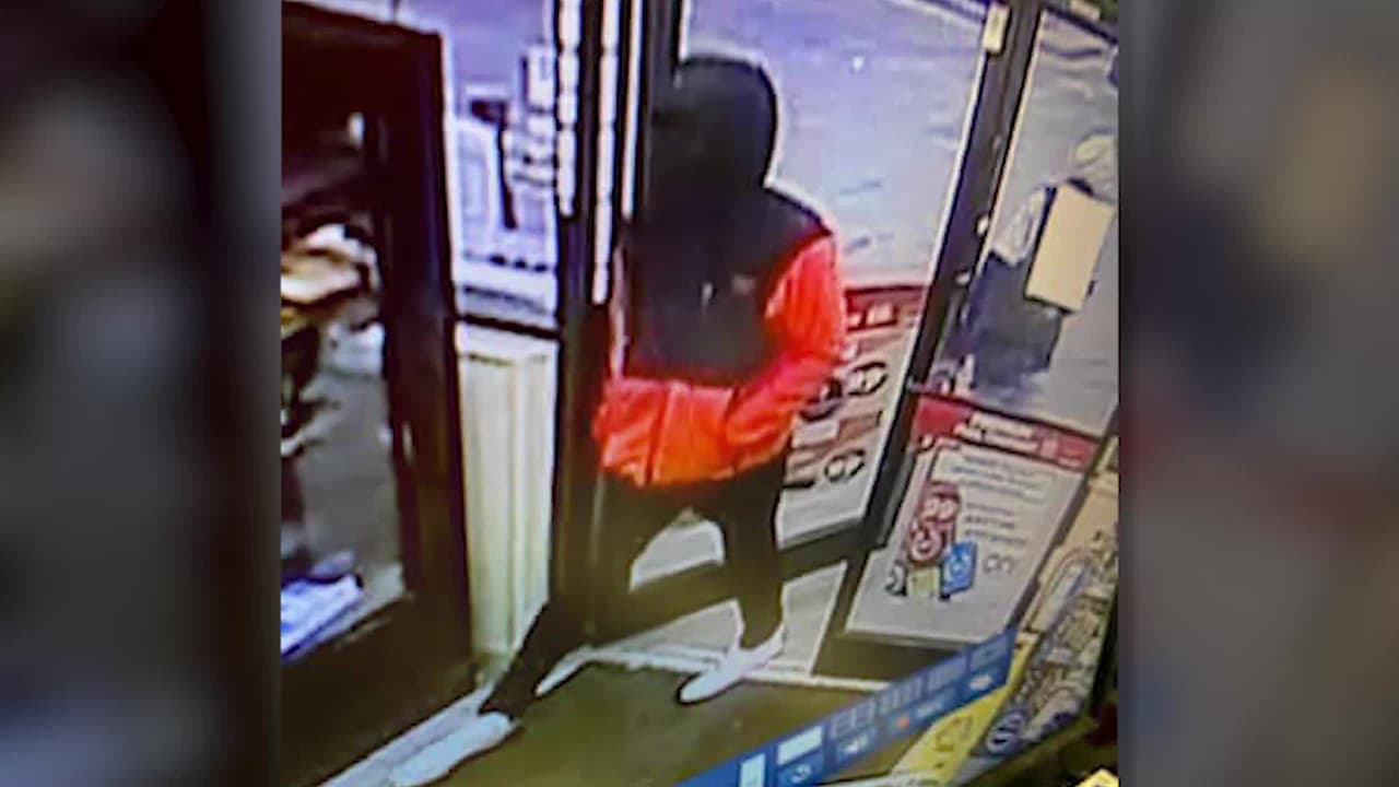 Cámara capta el momento en que sujetos roban gasolinera de Fuquay-Varina 