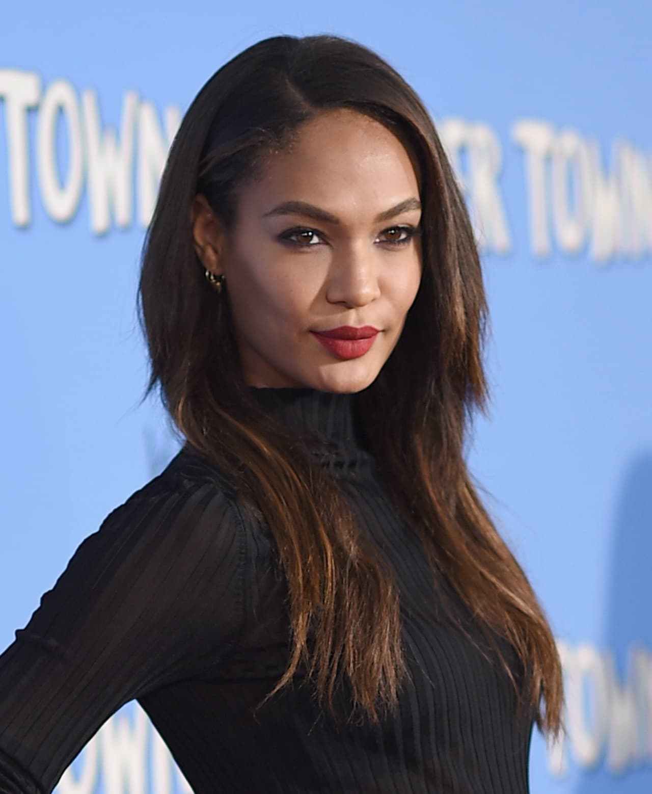 La belleza latina de Joan Smalls la ha llevado a ser una de las modelos mejor pagadas del momento. La modelo Puertorriqueña tiene un contrato multimillonario con Estée Lauder.