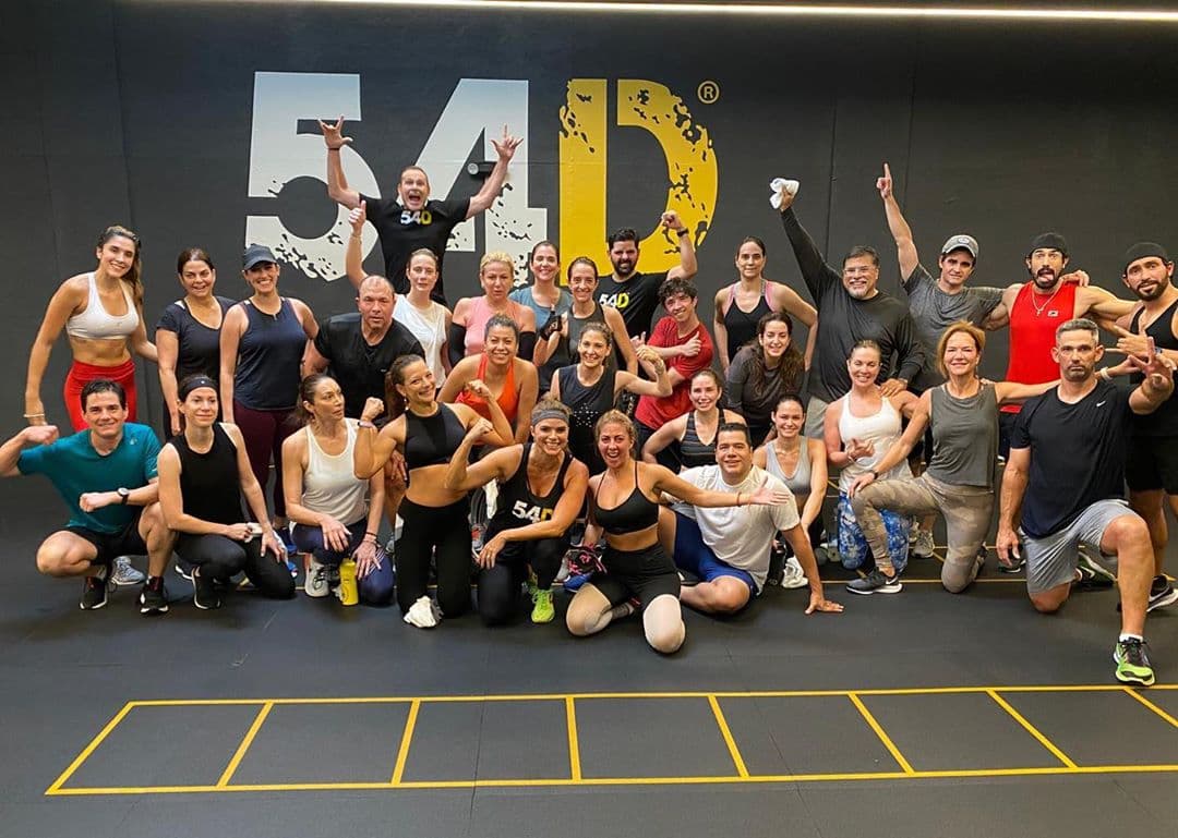 Alan Tacher no solo disfrutó de la alfombra roja junto a su esposa, sino también estuvo enfocado en su entrenamiento físico.