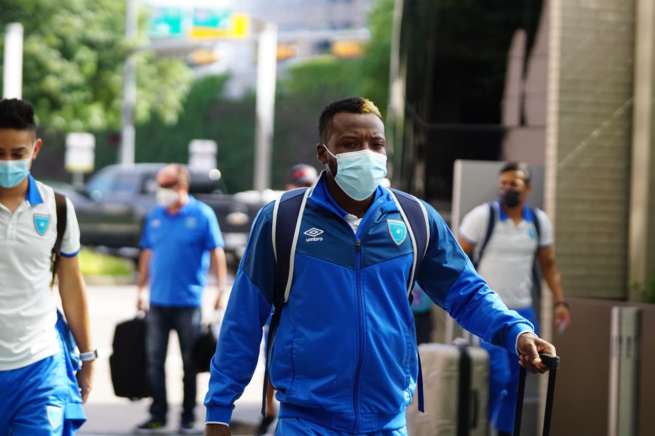 Tras el sorpresivo abandonó de Curazao por contagios de coronavirus, el combinado de Guatemala ya está en Dallas para jugar este domingo ante El Salvador por el Grupo A de la Copa Oro 2021.
