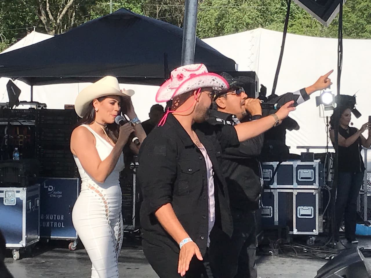 Para Raúl 'El Pelón', Carla Medrano y El Feo será muy difícil borrar de sus mentes lo vivido en la ciudad de los vientos después de este gran evento al lado de La Arrolladora Banda El Limón, Gerardo Ortiz, Calibre 50 y más.