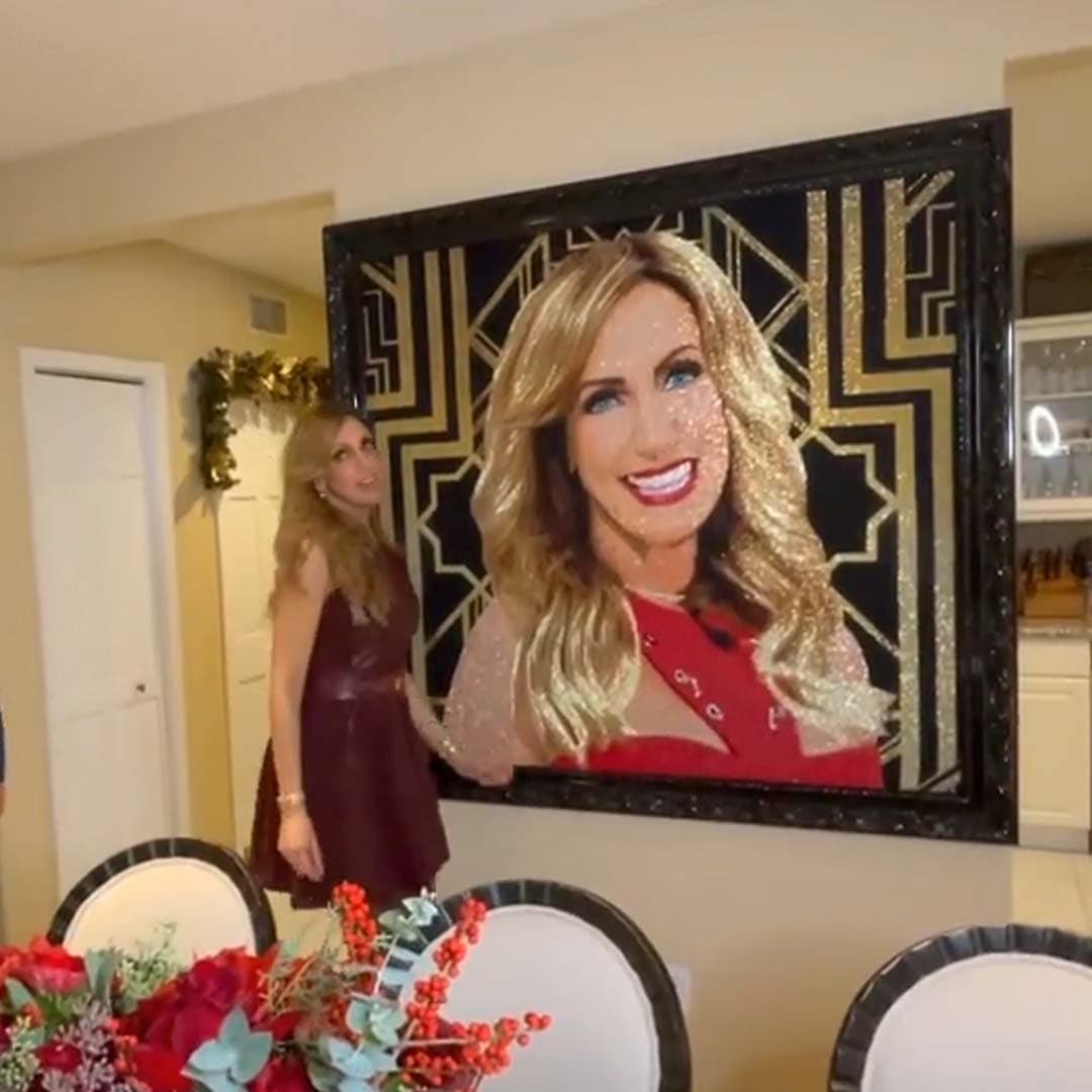 "Llegó el cuadro a mi casa",
<a><b>Lili Estefan</b></a> recibió con emoción su tan anhelado
<b>retrato elaborado con cristales de Swarovski.</b>