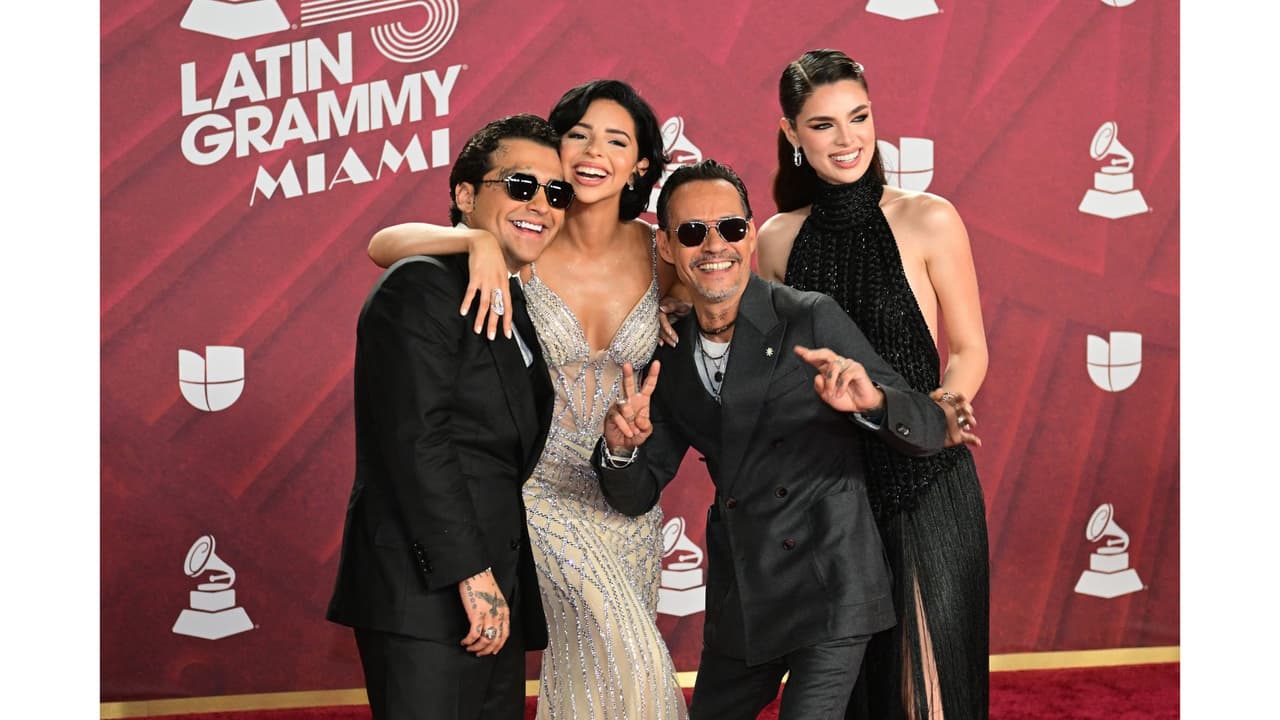 Marc Anthony y Nadia Ferreira con Ángela Aguilar y Christian Nodal.