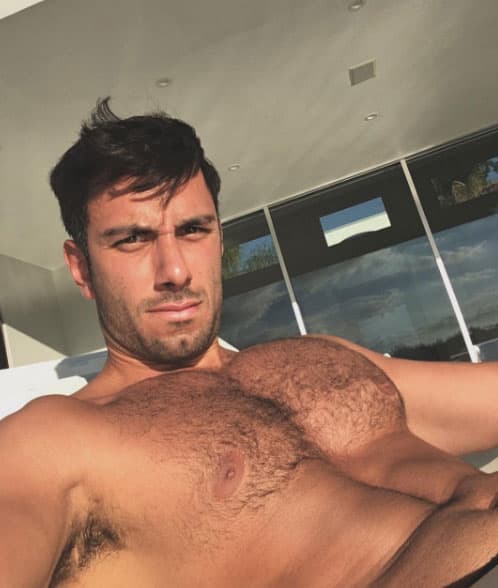 ¡Mira esos pectorales!