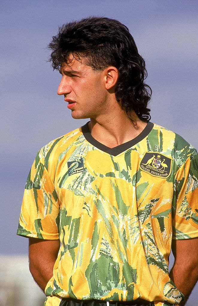 También lo usaban largo por detrás y corto a los lados.