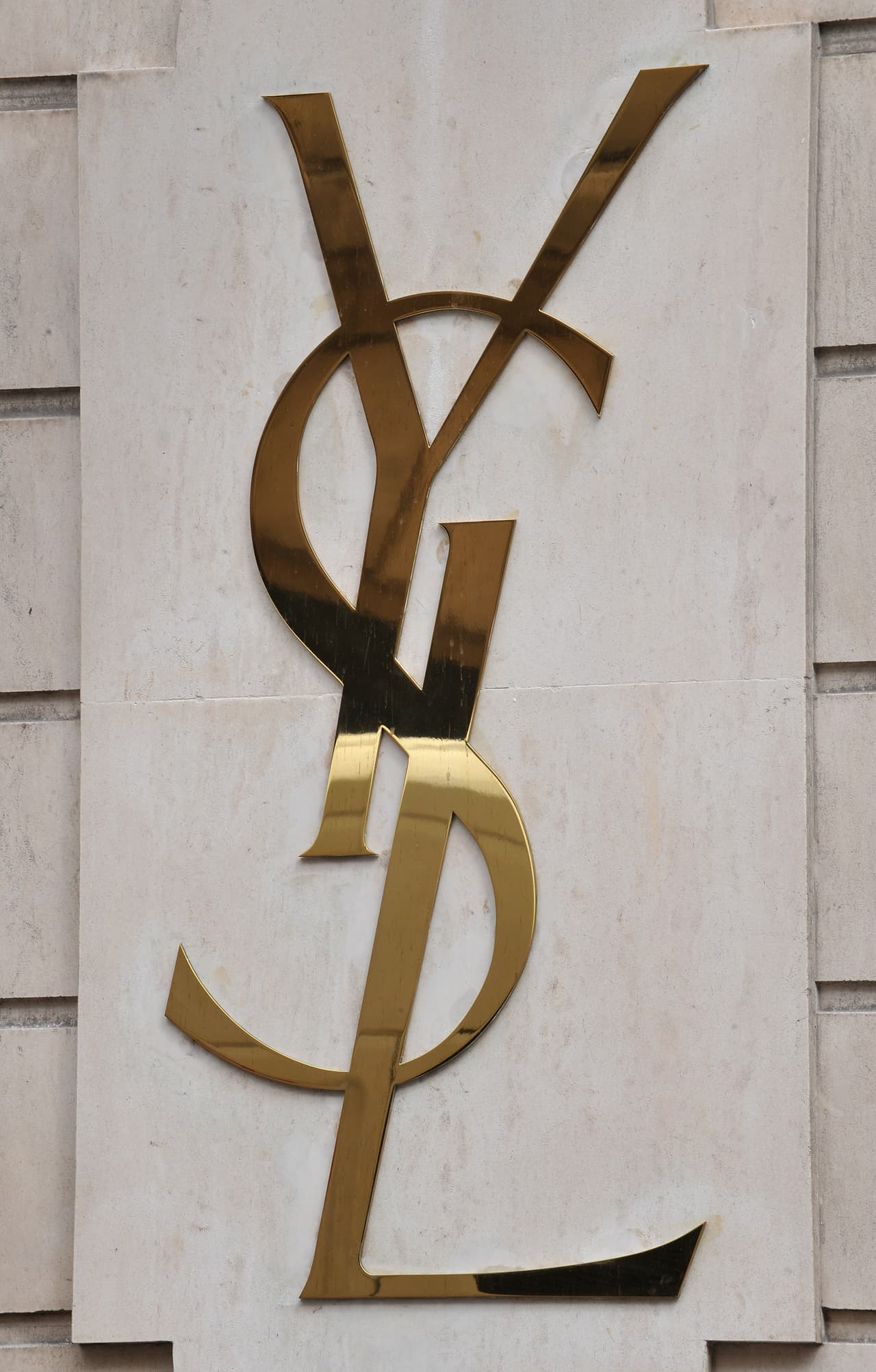 Destacó por la incorporación del esmoquin al vestuario femenino.