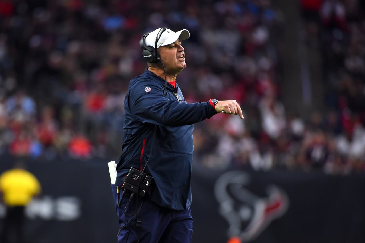 Celebridades del deporte y de Hollywood estuvieron presentes en el último adiós para George Floyd. Figuras como Channing Tatum, Jamie Foxx, Cal y Hannah McNair, Bill O'Brien, Jack Easterby, DC Anthony Weaver, OC Tim Kelly, JJ Watt, DJ Reader, entre otros entrenadores y jugadores atendieron esta tarde en Houston al funeral de George Floyd.
<br>