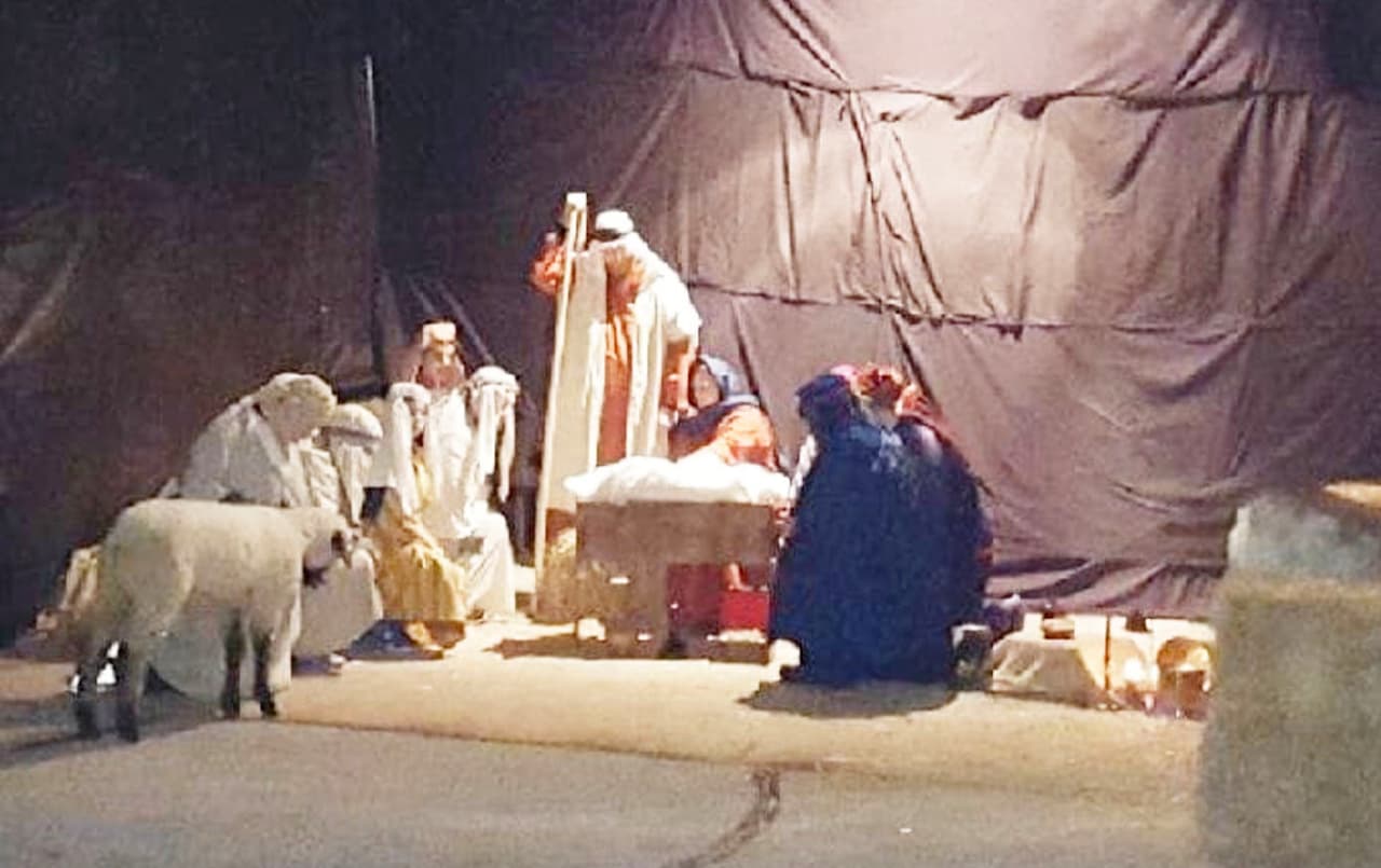 <b>The Living Nativity en Chowchilla</b>
<br>
<b>Cuándo:</b> 14 y 15 de diciembre entre las 6 y 8 pm.
<br>
<b>Dónde: </b>Cornerstone Community Church, 208 Fig Tree Rd. Chowchilla, CA, 93610.
<br>
<b>Costo: </b>Entrada gratis.