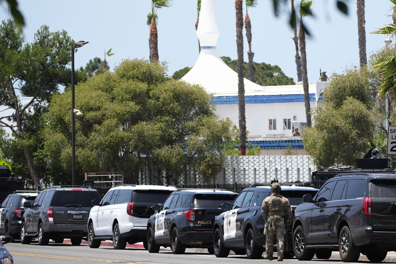 De acuerdo con The Associated Press (AP), el oficial de la Policía de San Diego, Anthony Carrasco, indicó que creen que hay otras personas que fueron alcanzadas por los disparos. El medio también reporta que dos atacantes fueron hallados sin vida.