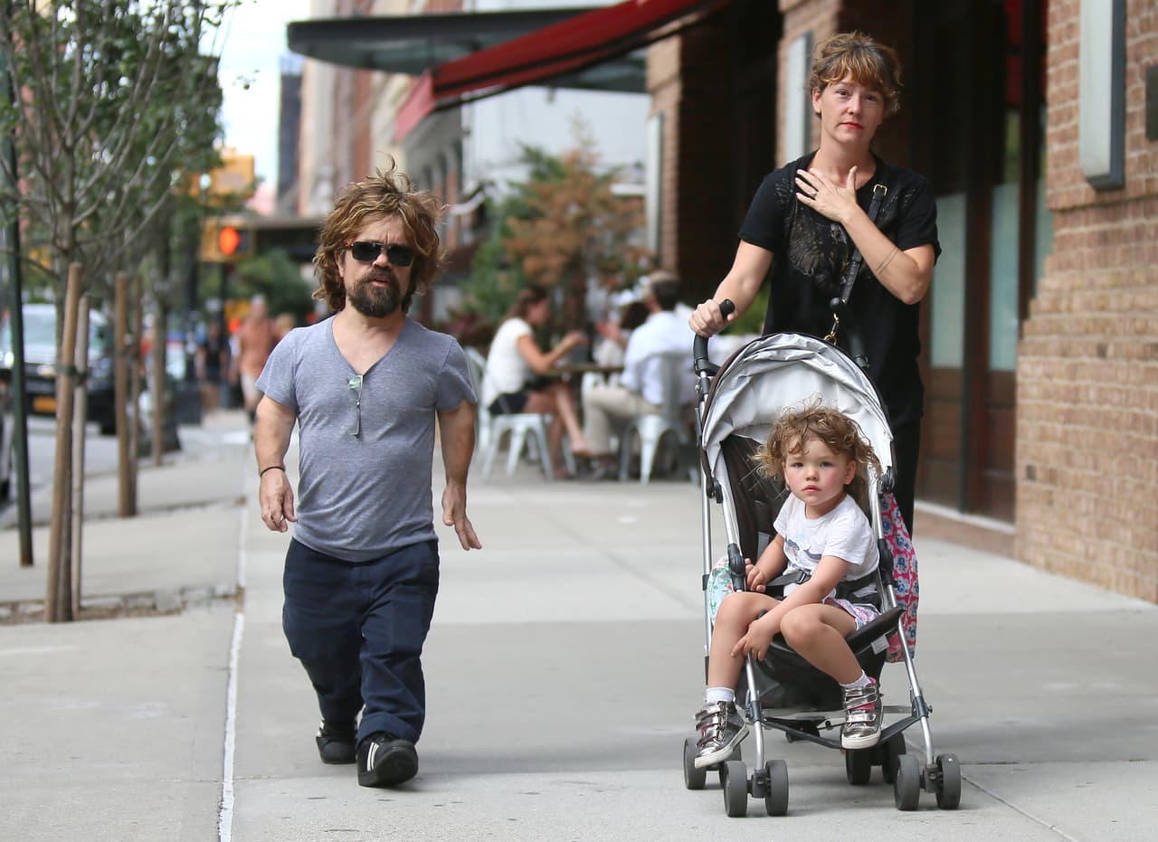 Su esposa se llama Erica Schmidt.