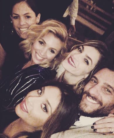 Erick Elías, su coestrella en 'El hotel de los secretos', acudió con su esposa Karla Guindi.