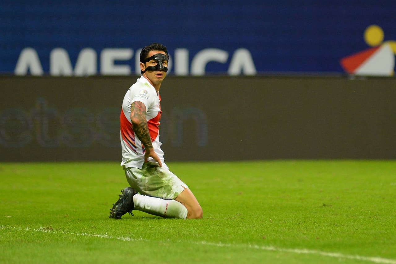 Por tercera ocasión en el partido, Lapadula debaja ir la oportunidad de marcar, pero esta vez con un zurdazo que se estrelló en el travesaño al 58'.