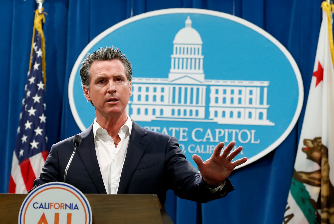 Gavin Newsom vuelve a desafiar al gobierno Trump perdonando a tres inmigrantes en camino a la deportación