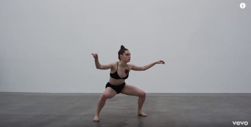 La esposa de Ellen participó con su coreografía y actuación en el video 'Life Is Worth Living', del cantante canadiense Justin Bieber.