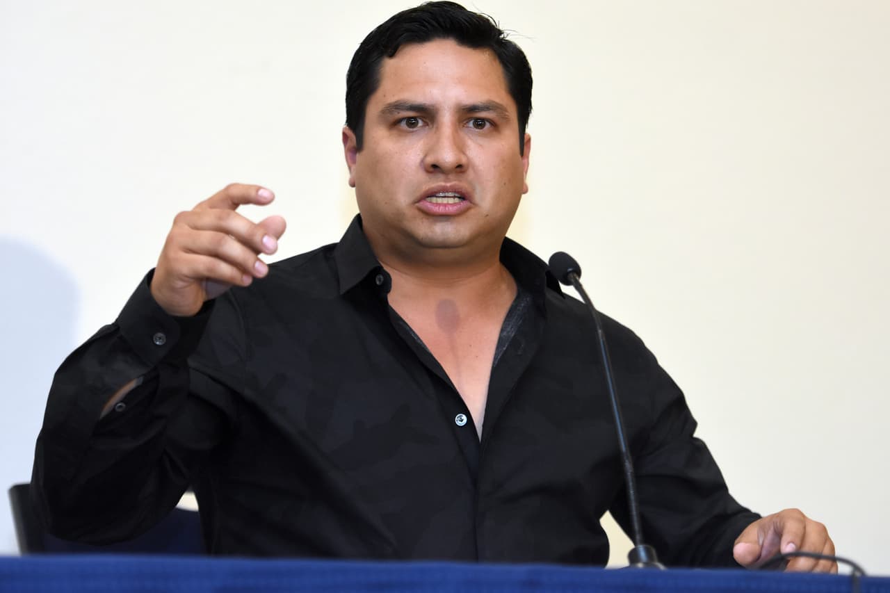 "El (presidente de México, Enrique Peña Nieto) sabe que Julión Álvarez y su Norteño Banda somos muy bien vistos, somos queridos".