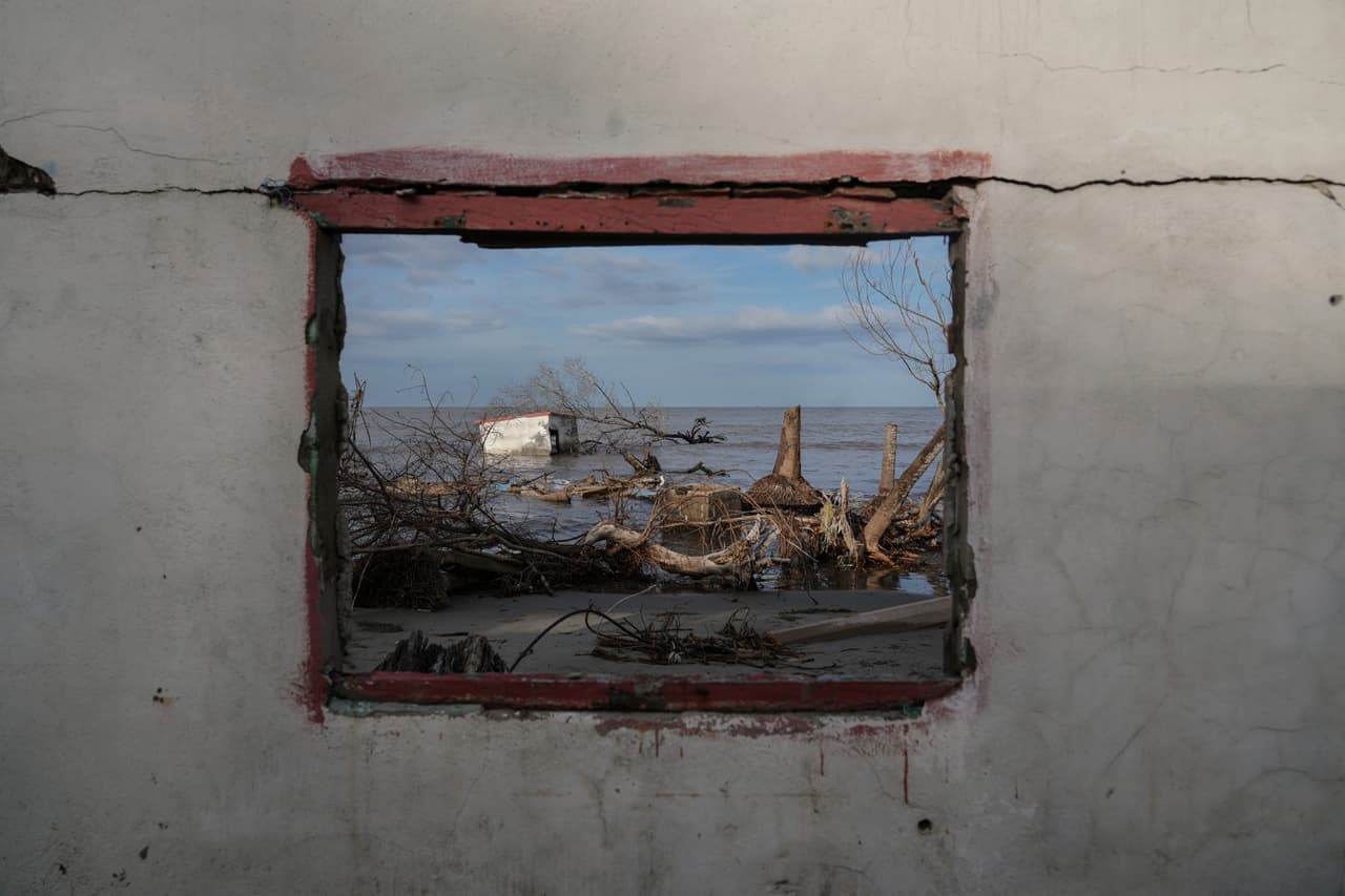 México tiene un fondo para la adaptación climática, pero para 2024 la mayor parte se gastará en un proyecto de 
<a href="https://www.univision.com/shows/noticiero-univision/mexico-inaugura-su-tren-maya-en-medio-de-polemicas-denuncian-que-afecta-destinos-turisticos-locales-video">tren ya ampliamente criticado por destruir partes de la selva de Yucatán. </a>