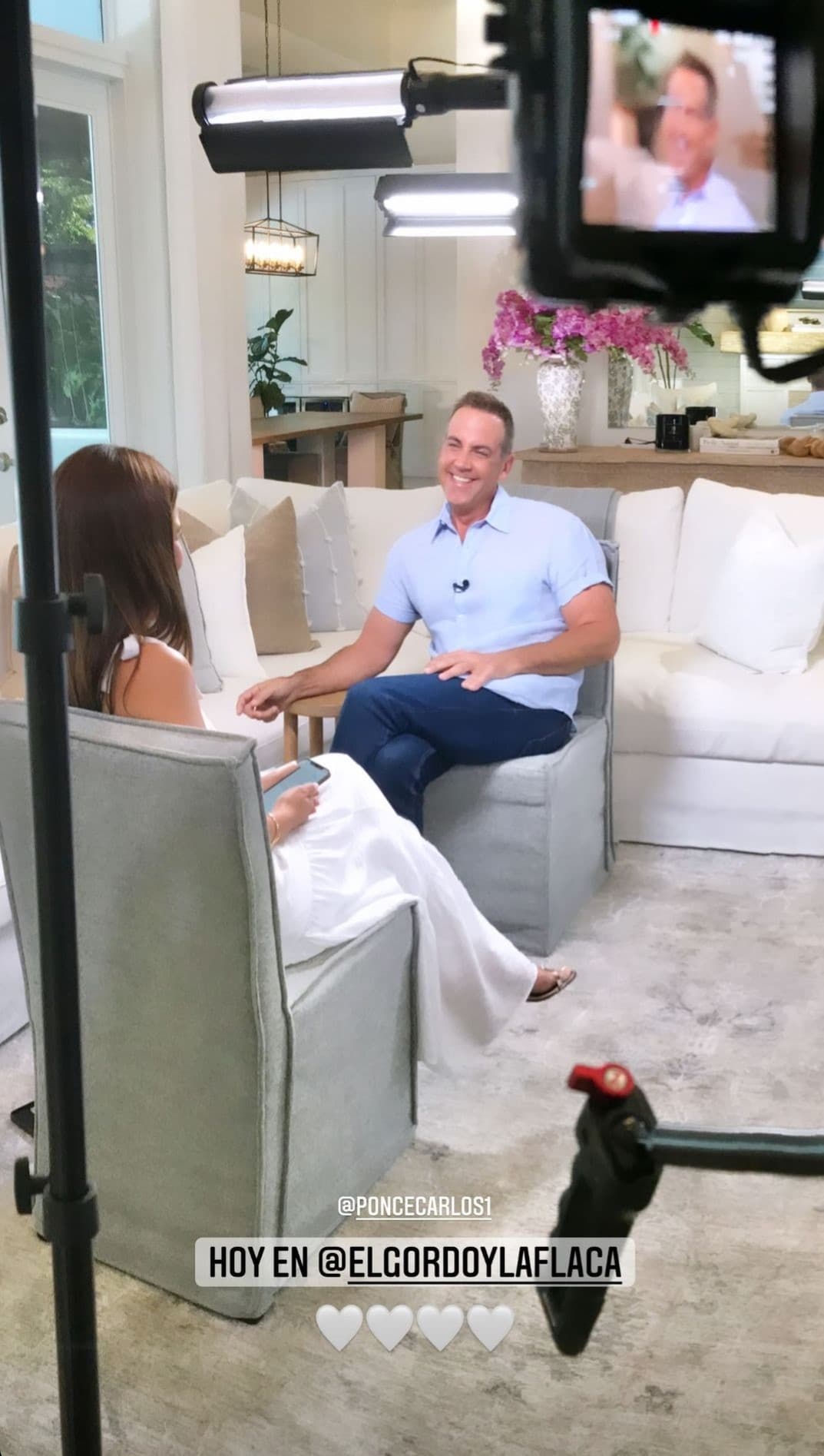 En una entrevista de Karina Banda a Carlos Ponce para El Gordo y La Flaca también tocaron el tema de los hijos y tras escuchar muy animado al actor de convertirse en papá por quinta vez, nuestra conductora le explicó a la audiencia porque ella aún no decide embarazarse.