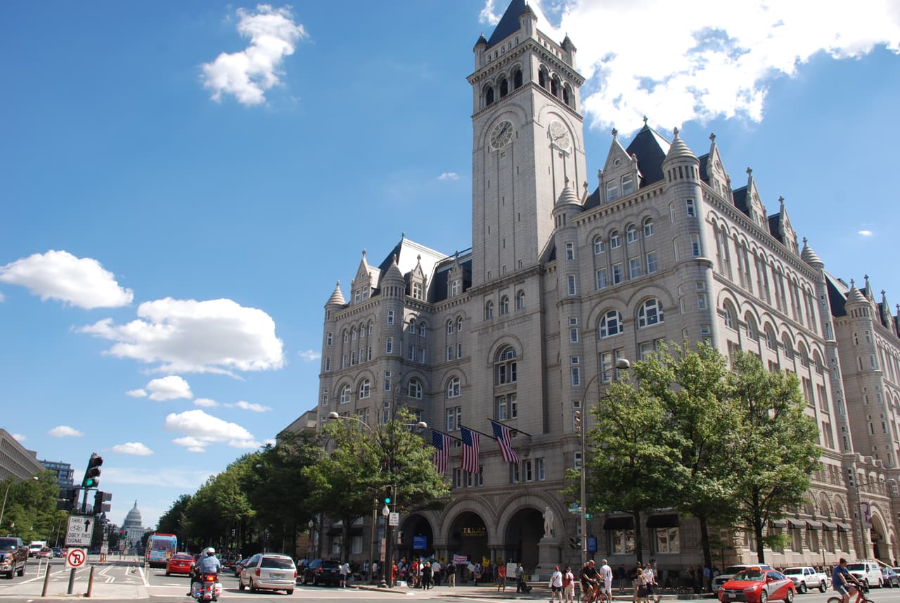 Inquilino y propietario: Donald Trump enfrenta su mayor conflicto de interés con su hotel en DC