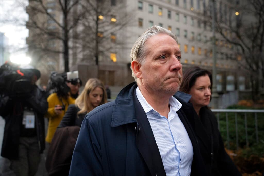 Exagente del FBI Charles McGonigal es sentenciado a más de 4 años de prisión por lavar dinero y trabajar para oligarca ruso