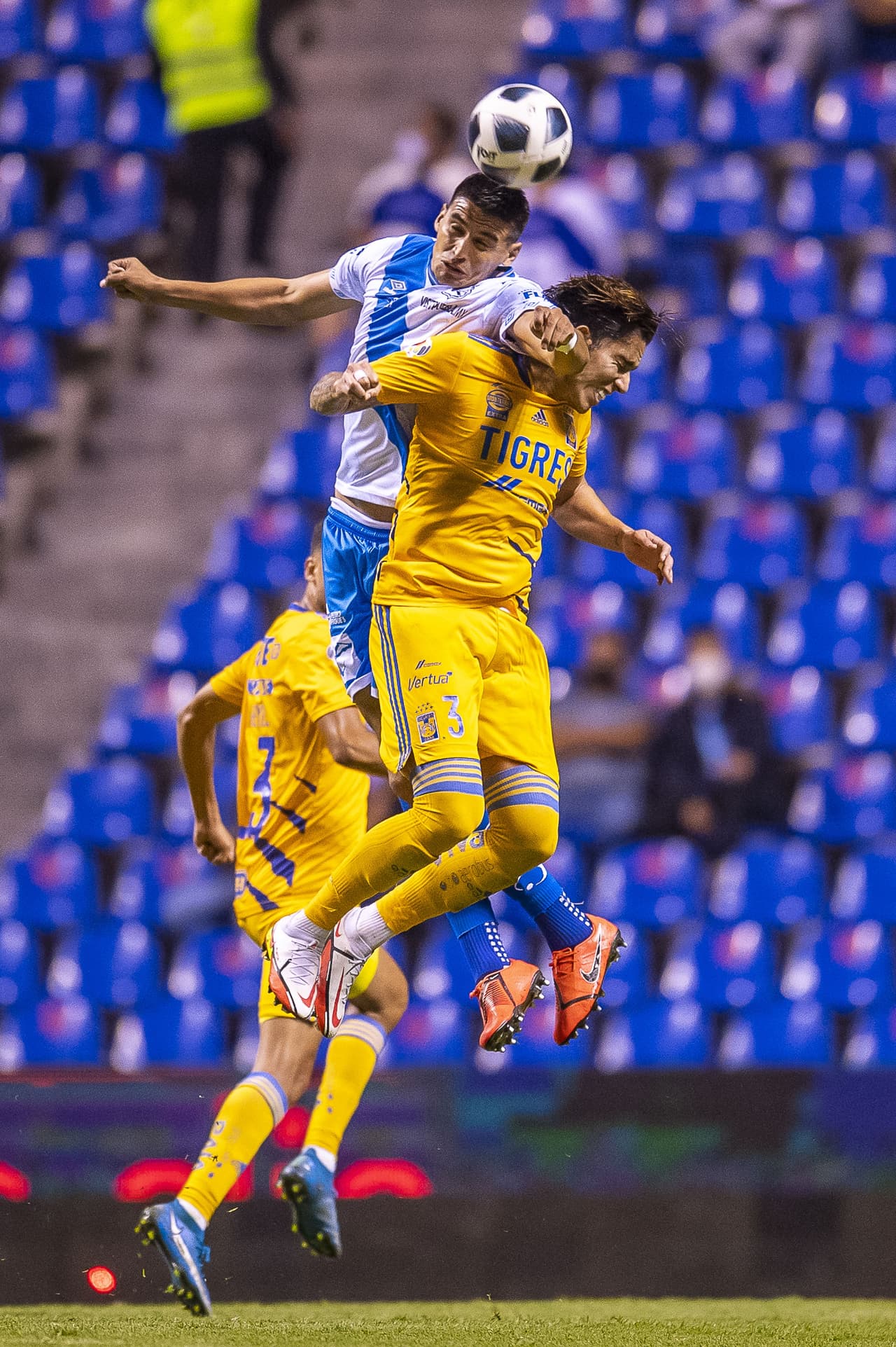 Puebla tompo la ventaja la minuto 40+5 de la mano de Fernando Aristeguieta y Nico López se encargó de empatar el encuentro al minuto 56.