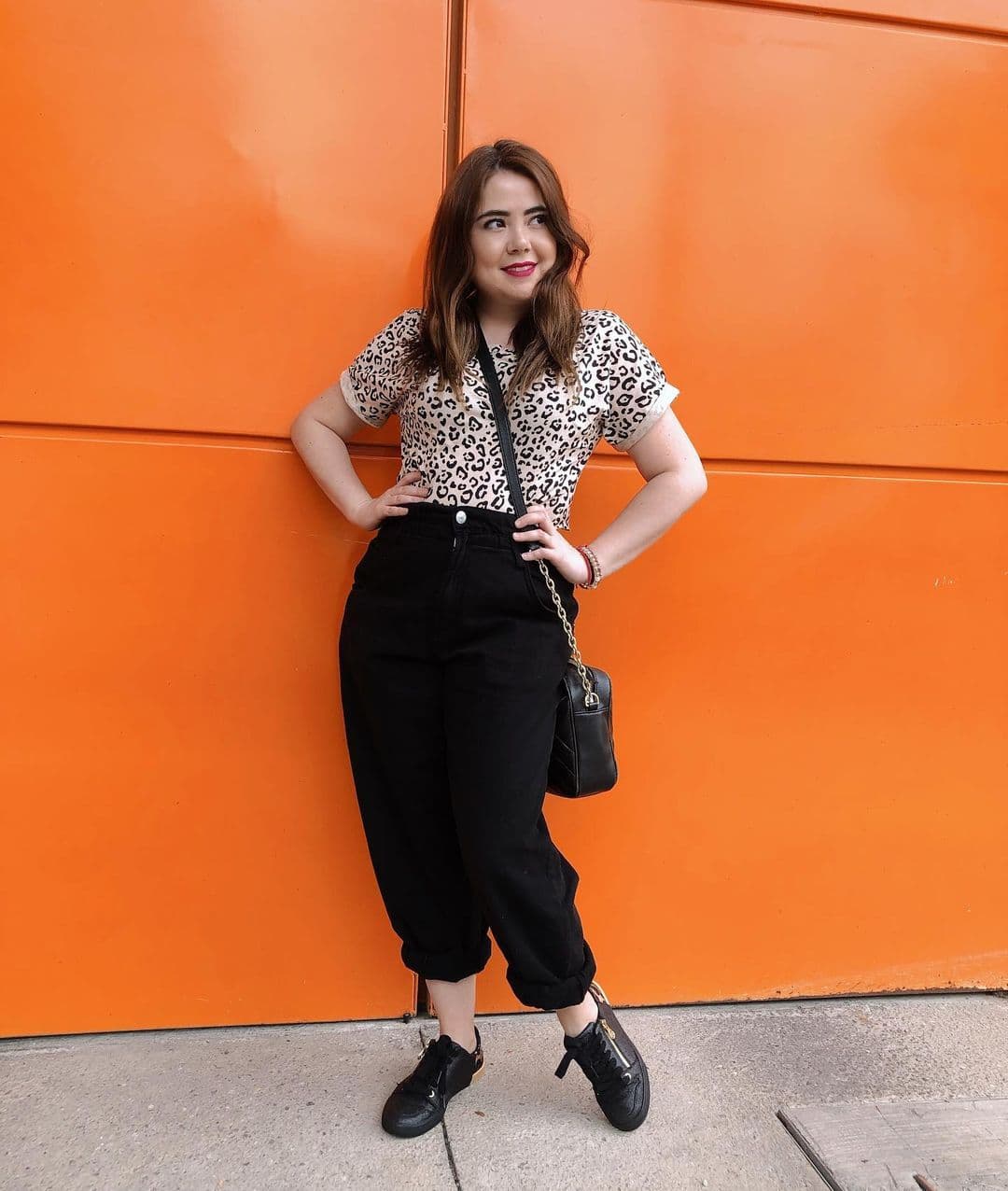 En una entrevista para ‘Las estrellas’, la celebridad comentó que acude al nutriólogo, sigue un programa de alimentación bajo en carbohidratos e, incluso, recurre a un fisioterapeuta para bajar de peso.