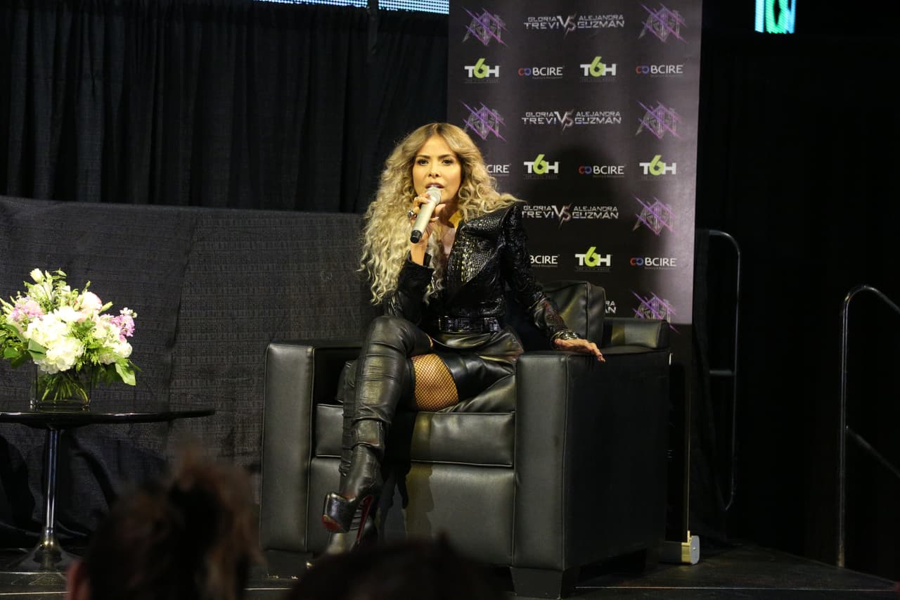 Alejandra Guzmán y Gloria Trevi respondieron a las preguntas de los medios que se dieron cita en la ciudad angelina para platicar acerca de su gira 'Versus'.